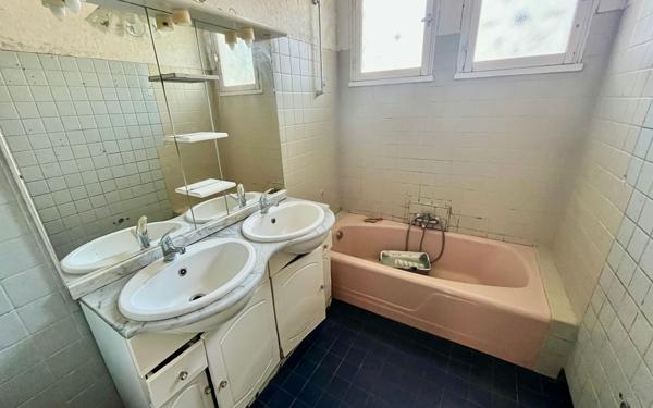 Maison à vendre    5 pièces • 115 m2 Le Vigen