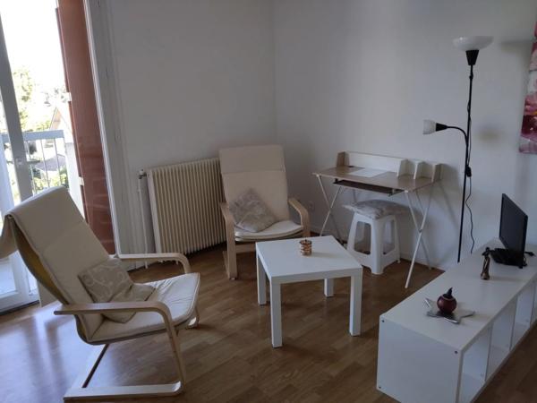 A LOUER - TOULOUSE Minimes- Studio meublé d'une surface de 31.20 m² avec balcon , une place de parking  aérienne et une cave - G316-JG