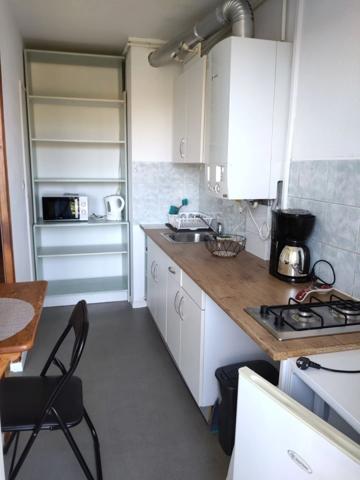 A LOUER - TOULOUSE Minimes- Studio meublé d'une surface de 31.20 m² avec balcon , une place de parking  aérienne et une cave - G316-JG