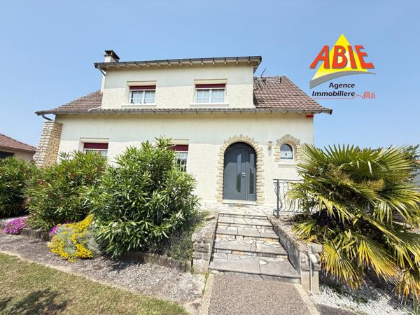 Maison  6 pièce(s)  3 chambre(s)  200 m²