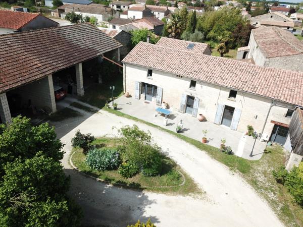 Maison  6 pièce(s)  3 chambre(s)  200 m²