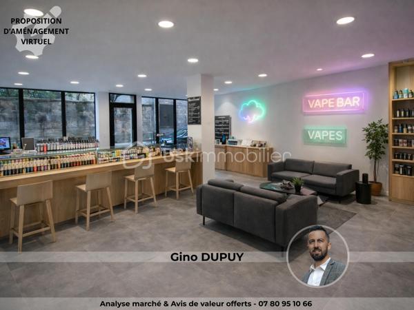 LOCAL COMMERCIAL / BUREAUX / AGENCE – 80 m² – CENTRE QUIMPER

Visibilité premium – Axe passant – Stationnements immédiats

Quimper – Rive Gauche – Centre-ville.

Situé au pied du Mont Frugy, à deux pas de la Préfecture du Finistère, ce local commercial d’environ 80 m² bénéficie d’un emplacement stratégique avec une excellente visibilité sur un axe de circulation majeur.

Entièrement rénové en 2021, le local a fait l’objet d’une rénovation complète :
électricité, plomberie, isolation, placo, plafond coupe-feu, domotique, menuiseries aluminium vitrage sécurit, peinture, sanitaires…

Un bien prêt à accueillir immédiatement votre activité.

Le local profite d’un environnement particulièrement accessible :

• Parking de la Résistance à seulement 50 mètres (135 places)
• Connexion immédiate aux principaux arrêts de bus quimpérois : “Résistance” et “Rue du Parc”
• Parking couvert de 194 places à moins de 300 mètres
• Parking gratuit de Locmaria à proximité

Très lumineux grâce à sa configuration traversante, il se compose :

• d’un vaste espace ouvert d’environ 75 m²
• d’une loggia d’environ 5 m²
• d’un WC indépendant

Le sol a été entièrement ragréé et reste volontairement prêt à recevoir la finition de votre choix. (actuellement peint en epoxy noir par précédent locataire)

Côté visibilité commerciale, vous bénéficierez d’une large vitrine d’environ 8 mètres linéaires sur près de 2,60 m de hauteur, idéale pour maximiser votre image de marque et votre présence sur un axe très fréquenté.

À moins de 200 mètres des Halles Saint-François et de la rue Kéréon, le local profite également du dynamisme immédiat de la rue Sainte-Thérèse : restaurants, bars, commerces de proximité, épiceries fines, salon de coiffure…

De nombreuses activités peuvent y être envisagées :

• agence commerciale
• bureaux / open-space
• cabinet tertiaire
• agence immobilière
• courtage / assurance / mutuelle
• profession libérale
• salon de coiffure / barbier / esthétique / onglerie / tatouage
• franchise / showroom / concept store

Un emplacement particulièrement adapté aux activités recherchant visibilité, accessibilité et image professionnelle.

Horodateur au pied du local.

Taxe foncière : 1 072 € / an
Charges de copropriété : 95 € / mois

- - - Visite uniquement sur rendez-vous - - -

Contact : Gino DUPUY - BSK Immobilier

_________________________________________________

VENTE IMMOBILIÈRE – QUIMPER & Alentours
Échangeons sur votre projet, sans engagement, pour définir la meilleure stratégie de vente.

APPORTEURS D'AFFAIRES
Vous connaissez quelqu'un qui souhaite vendre ou acheter ?
Un simple message suffit pour initier un contact, je m'occupe du reste. Rémunération attractive.

COLLABORATION INTERCABINET
Discutons volontiers d'un partage de mandat ou d'un acheteur en recherche.

_________________________________________________

Honoraires charge vendeur : aucun frais d'agence supplémentaires pour vous.
Le prix affiché est votre prix final hors frais de notaire.