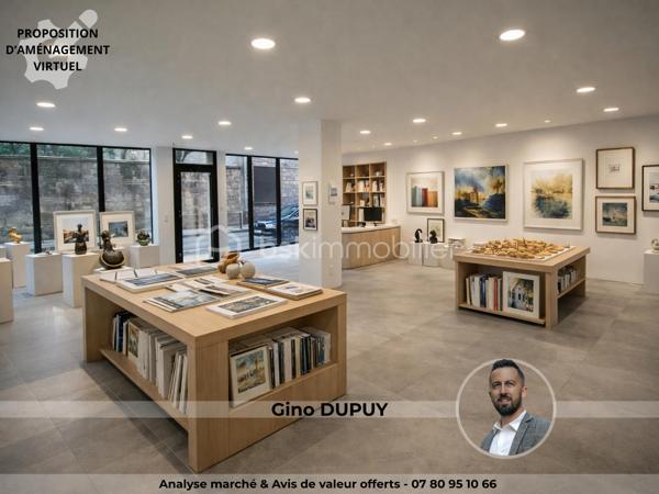 LOCAL COMMERCIAL / BUREAUX / AGENCE – 80 m² – CENTRE QUIMPER

Visibilité premium – Axe passant – Stationnements immédiats

Quimper – Rive Gauche – Centre-ville.

Situé au pied du Mont Frugy, à deux pas de la Préfecture du Finistère, ce local commercial d’environ 80 m² bénéficie d’un emplacement stratégique avec une excellente visibilité sur un axe de circulation majeur.

Entièrement rénové en 2021, le local a fait l’objet d’une rénovation complète :
électricité, plomberie, isolation, placo, plafond coupe-feu, domotique, menuiseries aluminium vitrage sécurit, peinture, sanitaires…

Un bien prêt à accueillir immédiatement votre activité.

Le local profite d’un environnement particulièrement accessible :

• Parking de la Résistance à seulement 50 mètres (135 places)
• Connexion immédiate aux principaux arrêts de bus quimpérois : “Résistance” et “Rue du Parc”
• Parking couvert de 194 places à moins de 300 mètres
• Parking gratuit de Locmaria à proximité

Très lumineux grâce à sa configuration traversante, il se compose :

• d’un vaste espace ouvert d’environ 75 m²
• d’une loggia d’environ 5 m²
• d’un WC indépendant

Le sol a été entièrement ragréé et reste volontairement prêt à recevoir la finition de votre choix. (actuellement peint en epoxy noir par précédent locataire)

Côté visibilité commerciale, vous bénéficierez d’une large vitrine d’environ 8 mètres linéaires sur près de 2,60 m de hauteur, idéale pour maximiser votre image de marque et votre présence sur un axe très fréquenté.

À moins de 200 mètres des Halles Saint-François et de la rue Kéréon, le local profite également du dynamisme immédiat de la rue Sainte-Thérèse : restaurants, bars, commerces de proximité, épiceries fines, salon de coiffure…

De nombreuses activités peuvent y être envisagées :

• agence commerciale
• bureaux / open-space
• cabinet tertiaire
• agence immobilière
• courtage / assurance / mutuelle
• profession libérale
• salon de coiffure / barbier / esthétique / onglerie / tatouage
• franchise / showroom / concept store

Un emplacement particulièrement adapté aux activités recherchant visibilité, accessibilité et image professionnelle.

Horodateur au pied du local.

Taxe foncière : 1 072 € / an
Charges de copropriété : 95 € / mois

- - - Visite uniquement sur rendez-vous - - -

Contact : Gino DUPUY - BSK Immobilier

_________________________________________________

VENTE IMMOBILIÈRE – QUIMPER & Alentours
Échangeons sur votre projet, sans engagement, pour définir la meilleure stratégie de vente.

APPORTEURS D'AFFAIRES
Vous connaissez quelqu'un qui souhaite vendre ou acheter ?
Un simple message suffit pour initier un contact, je m'occupe du reste. Rémunération attractive.

COLLABORATION INTERCABINET
Discutons volontiers d'un partage de mandat ou d'un acheteur en recherche.

_________________________________________________

Honoraires charge vendeur : aucun frais d'agence supplémentaires pour vous.
Le prix affiché est votre prix final hors frais de notaire.