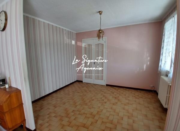 MAISON DE VILLAGE 100M² SUR 2 NIVEAUX AVEC 2 GARAGES SUR PARCELLE DE 2500M²