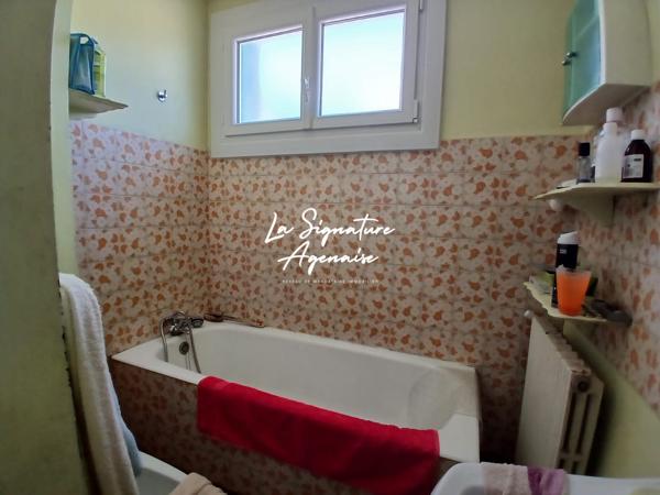 MAISON DE VILLAGE 100M² SUR 2 NIVEAUX AVEC 2 GARAGES SUR PARCELLE DE 2500M²