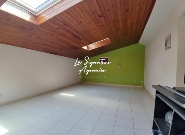 MAISON DE VILLAGE 100M² SUR 2 NIVEAUX AVEC 2 GARAGES SUR PARCELLE DE 2500M²