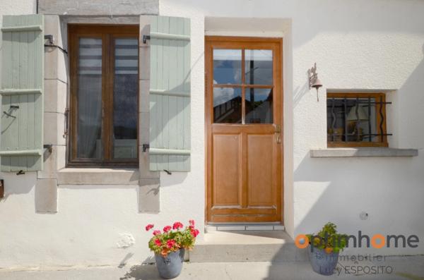 🌿 Un havre enchanteur à la campagne 🏡 avec grange attenante 🛖 et piscine 🏊 – Un trésor rare 💎, prêt à emménager ! 📦