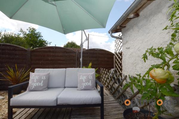 🌿 Un havre enchanteur à la campagne 🏡 avec grange attenante 🛖 et piscine 🏊 – Un trésor rare 💎, prêt à emménager ! 📦