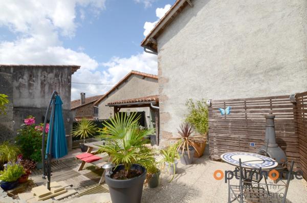 🌿 Un havre enchanteur à la campagne 🏡 avec grange attenante 🛖 et piscine 🏊 – Un trésor rare 💎, prêt à emménager ! 📦