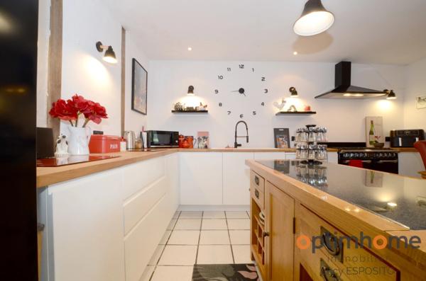 🌿 Un havre enchanteur à la campagne 🏡 avec grange attenante 🛖 et piscine 🏊 – Un trésor rare 💎, prêt à emménager ! 📦