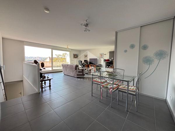 APPARTEMENT 3 PIÈCES SECTEUR TRÈS PRISÉ DE MARTIGUES - TERRASSE JARDIN ET PLACES PRIVATIVES MARTIGUES