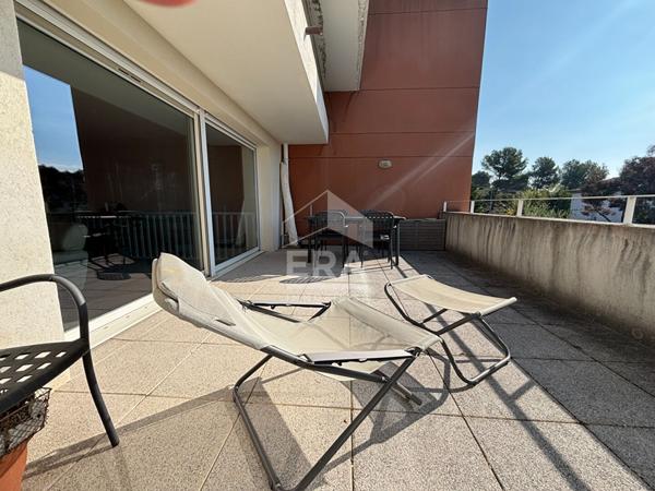 APPARTEMENT 3 PIÈCES SECTEUR TRÈS PRISÉ DE MARTIGUES - TERRASSE JARDIN ET PLACES PRIVATIVES MARTIGUES