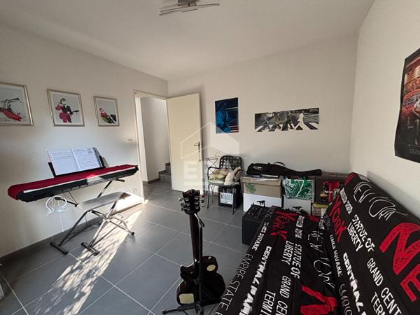 APPARTEMENT 3 PIÈCES SECTEUR TRÈS PRISÉ DE MARTIGUES - TERRASSE JARDIN ET PLACES PRIVATIVES MARTIGUES