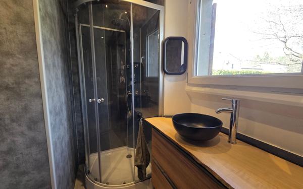 Maison à vendre    3 pièces •  Eyguians