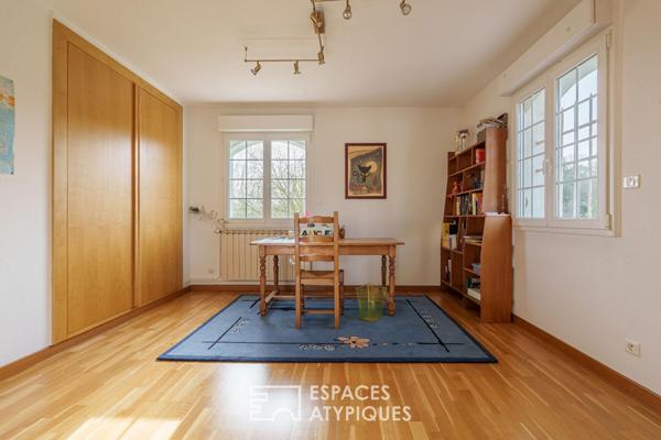 Maison sur les hauteurs et sa terrasse avec vue contemplative