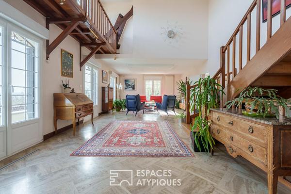 Maison sur les hauteurs et sa terrasse avec vue contemplative
