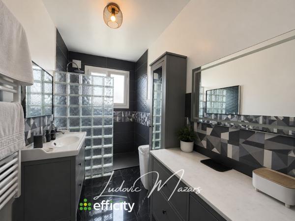 Maison
         6 pièces
        - 144 m² 234 900 € *