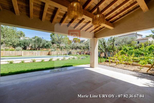Propriété de charme 300 m² au coeur des Alpilles avec piscine et jardin paysagé