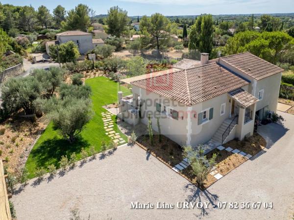 Propriété de charme 300 m² au coeur des Alpilles avec piscine et jardin paysagé
