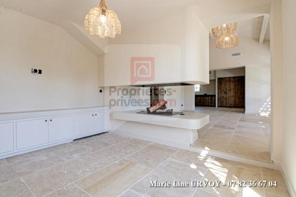 Propriété de charme 300 m² au coeur des Alpilles avec piscine et jardin paysagé