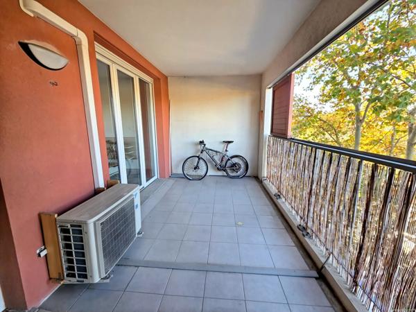 Magnifique T 3 avec 2 terrasses et 2 parkings privés