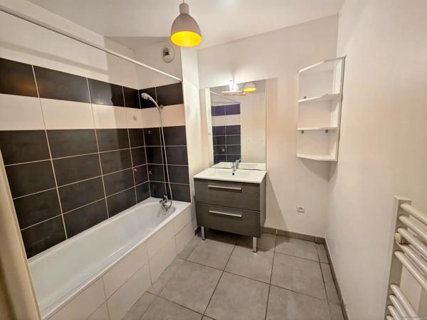 Magnifique T 3 avec 2 terrasses et 2 parkings privés