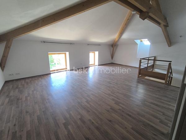 📍 En plein cœur de Saint-Jean-de-Moirans, à 5 min de Voiron, découvrez cette magnifique maison de ville de 130 m² entièrement rénovée, alliant le charme de l'ancien au confort moderne.

Vous serez séduits par sa belle pièce de vie lumineuse de 40 m², ouverte sur une superbe terrasse de 65 m², véritable prolongement de la maison pour profiter des beaux jours en famille ou entre amis.

La maison se compose de :
Une grande pièce de vie d'environ 40 m²
3 belles chambres
Un bureau (idéal télétravail ou chambre d'appoint)
Une salle de bains moderne
2 WC indépendants

Les + :
✔ Maison entièrement rénovée, aucun travaux à prévoir
✔ Chauffage individuel au gaz
✔ Double vitrage
✔ Terrasse de 65 m², rare en centre-ville
✔ Deux places de parking privatives

Emplacement privilégié : à proximité immédiate des écoles, commerces, gare SNCF, transports en commun et accès rapide à l'autoroute A48.

Une maison clé en main, idéale pour une famille ou un couple souhaitant profiter des avantages du centre-ville tout en bénéficiant d'un extérieur généreux.

💰 Prix : 320 000 € (honoraires à la charge du vendeur)

📊 DPE : C – 97 kWhEP/m²/an
GES : C – 19 kgCO₂/m²/an

📞 Pour plus d'informations ou organiser une visite, contactez Anaïs Emptaz au 06 85 15 52 63.