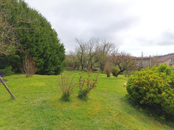 Grand-Brassac (24350) DORDOGNE - PERIGUEUX - GRAND-BRASSAC. Maison 135 m² - quatre chambres - Terrain 5337 m² - calme en campagne