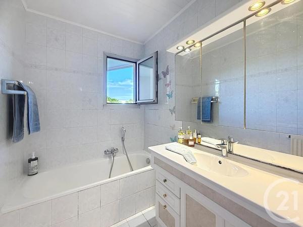 Appartement F3 à vendre  3 pièces - 67 m 2   ST LAURENT DU VAR  - 06