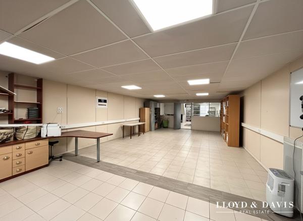 LANDERNEAU MAISON CONTEMPORAINE AVEC  PISCINE INTERIEURE