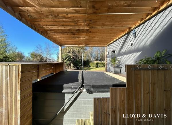 LANDERNEAU MAISON CONTEMPORAINE AVEC  PISCINE INTERIEURE