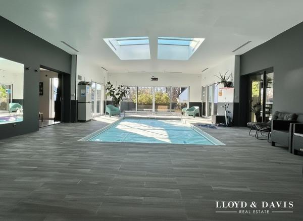 LANDERNEAU MAISON CONTEMPORAINE AVEC  PISCINE INTERIEURE