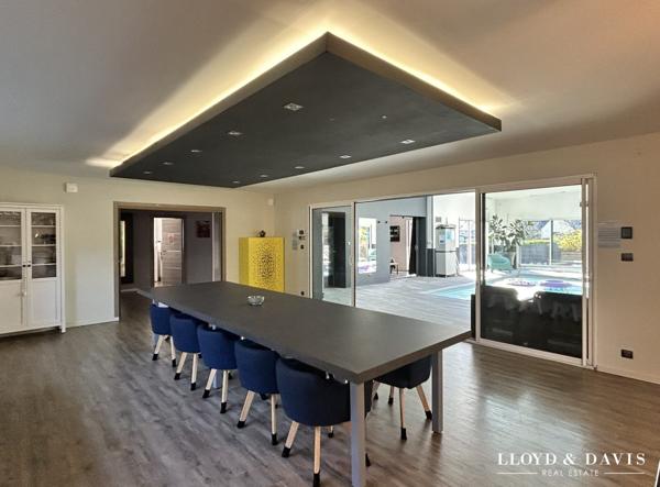 LANDERNEAU MAISON CONTEMPORAINE AVEC  PISCINE INTERIEURE