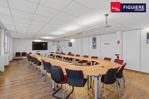 IMMEUBLE DE BUREAUX INDEPENDANT A LOUER SUR VITROLLES