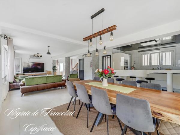 Centre-ville-Coteaux-A vendre belle maison 250 m²-Parcelle 970 m² -6 chambres - Piscine,3 terrasses, dépendance, jardin, garage.