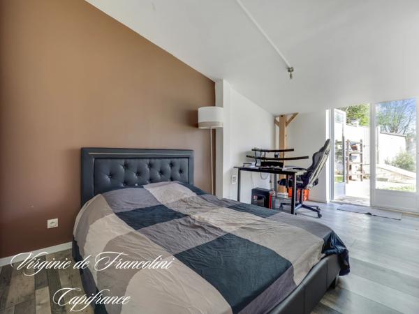 Centre-ville-Coteaux-A vendre belle maison 250 m²-Parcelle 970 m² -6 chambres - Piscine,3 terrasses, dépendance, jardin, garage.