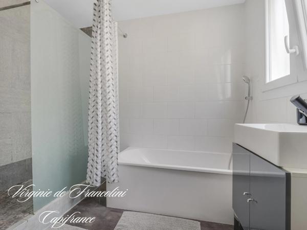 Centre-ville-Coteaux-A vendre belle maison 250 m²-Parcelle 970 m² -6 chambres - Piscine,3 terrasses, dépendance, jardin, garage.