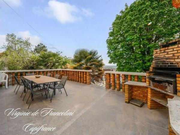 Centre-ville-Coteaux-A vendre belle maison 250 m²-Parcelle 970 m² -6 chambres - Piscine,3 terrasses, dépendance, jardin, garage.