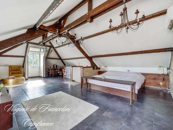 Centre-ville-Coteaux-A vendre belle maison 250 m²-Parcelle 970 m² -6 chambres - Piscine,3 terrasses, dépendance, jardin, garage.