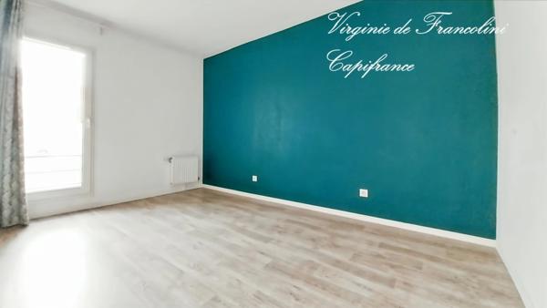 Bas de Montreuil-5mn métro Croix de chavaux L9-A vendre appartement 2 p-1er étage-JARDIN-TERRASSE-Immeuble 2015