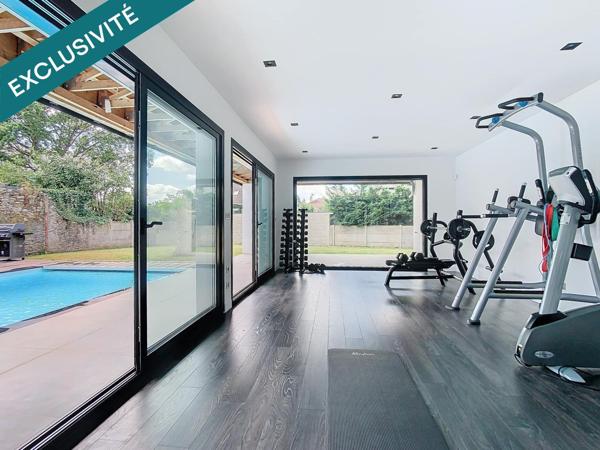 Maison comtemporaine de 246 m² avec piscine