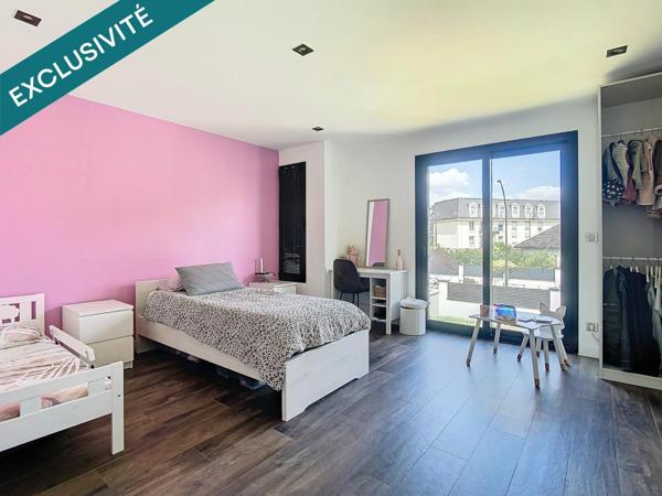 Maison comtemporaine de 246 m² avec piscine