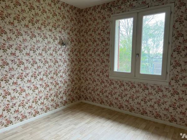 MAISON PLAIN-PIED AVEC TERRAIN ET GARAGE A 800 M DU CENTRE DE CASTELJALOUX