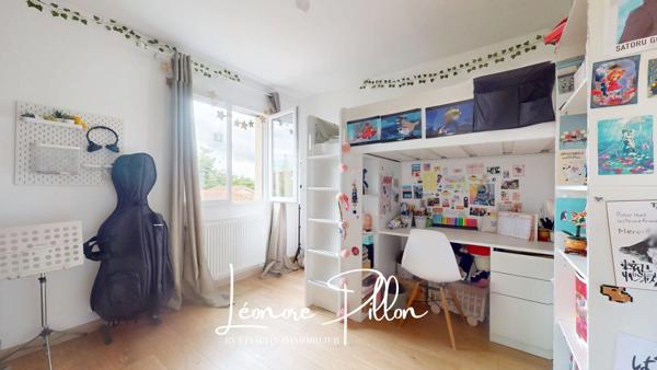 Maison
         4 pièces
        - 90 m² Exclusivité 330 000 € *