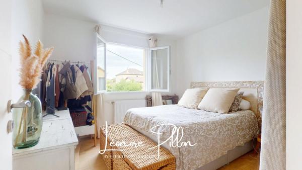 Maison
         4 pièces
        - 90 m² Exclusivité 330 000 € *