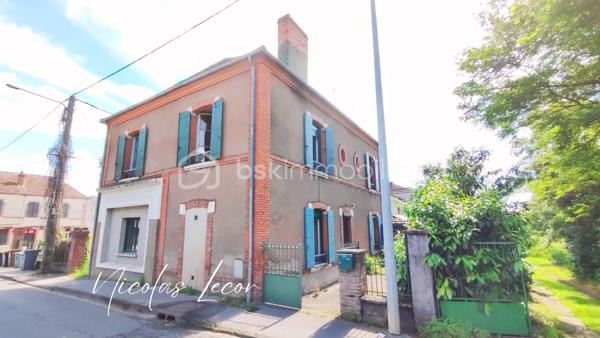 Cette maison de caractère situé à proximité des commodités est à rénover afin d'y accueillir une famille ou de créer des appartements pour un projet locatif !

Ce bien à doubles entrées et édifié sur cave, se compose de la façon suivante :
Au RDC : Une entrée dessert un grand espace pour une cuisine dînatoire de 20m², une salle à manger, un salon, une chaufferie et une SDD avec WC

Au 1er étage : un pallier dessert actuellement 4 chambres de grande taille et lumineuse grâce à leurs grandes ouvertures. 

Combles : entièrement aménageable afin d'y créer un espace nuit supplémentaire pour les familles nombreuses ou des appartements pour les investisseurs.

La plupart des menuiseries sont en PVC double vitrage avec volets électriques et battants bois.
L'ensemble de la toiture est en bon état général.

Si ce bien attire votre attention, n'hésitez pas à me contacter pour organiser une visite !