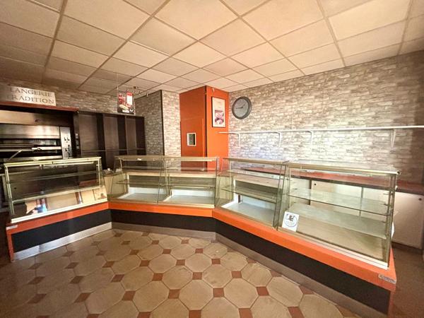 Local commercial de 55m² avec cave de 50m² environ