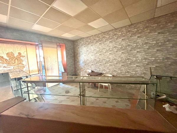 Local commercial de 55m² avec cave de 50m² environ