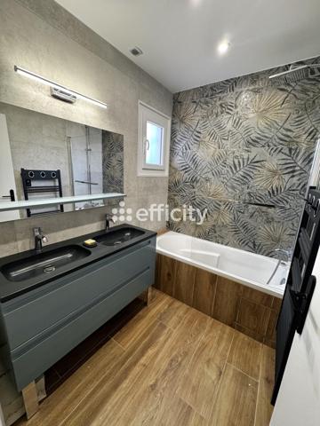 Maison
         6 pièces
        - 150 m² 425 000 € *