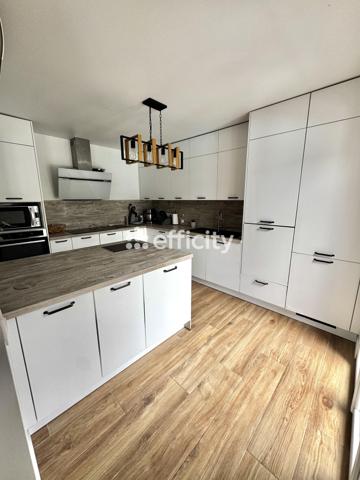 Maison
         6 pièces
        - 150 m² 425 000 € *